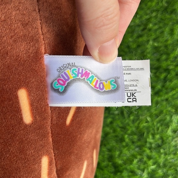 SQUISHMALLOW Hila The Hedgehog - Picture 5 of 7